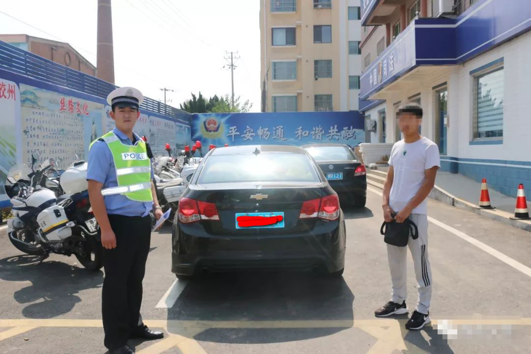 逮住了！胶州警方今天查获一辆“炸街车”，缴获炸街神器！